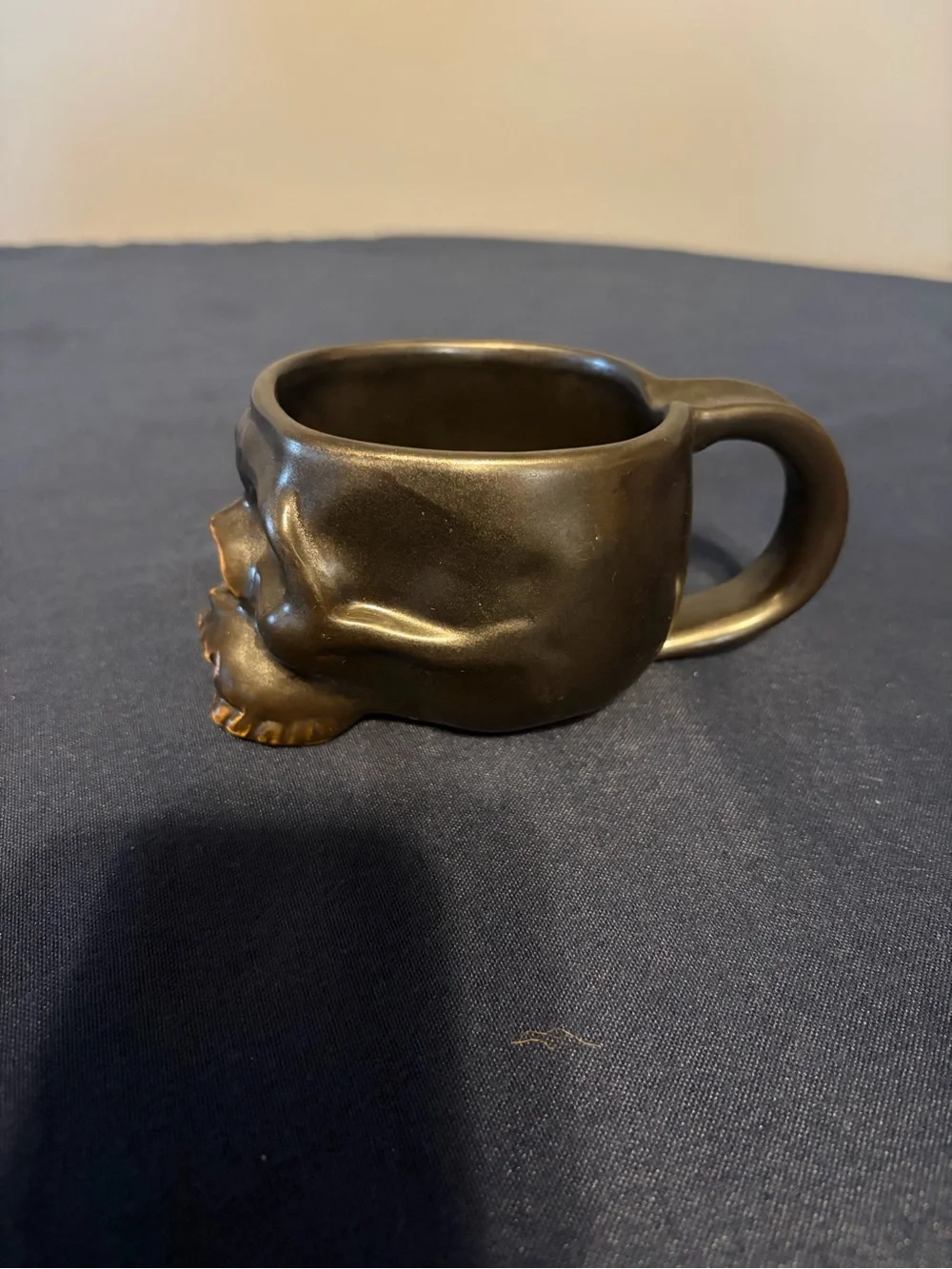 WILLIAMS SONOMA SKULL Skeleton Halloween Coffee Mug Cup Halloween Dark Brown.